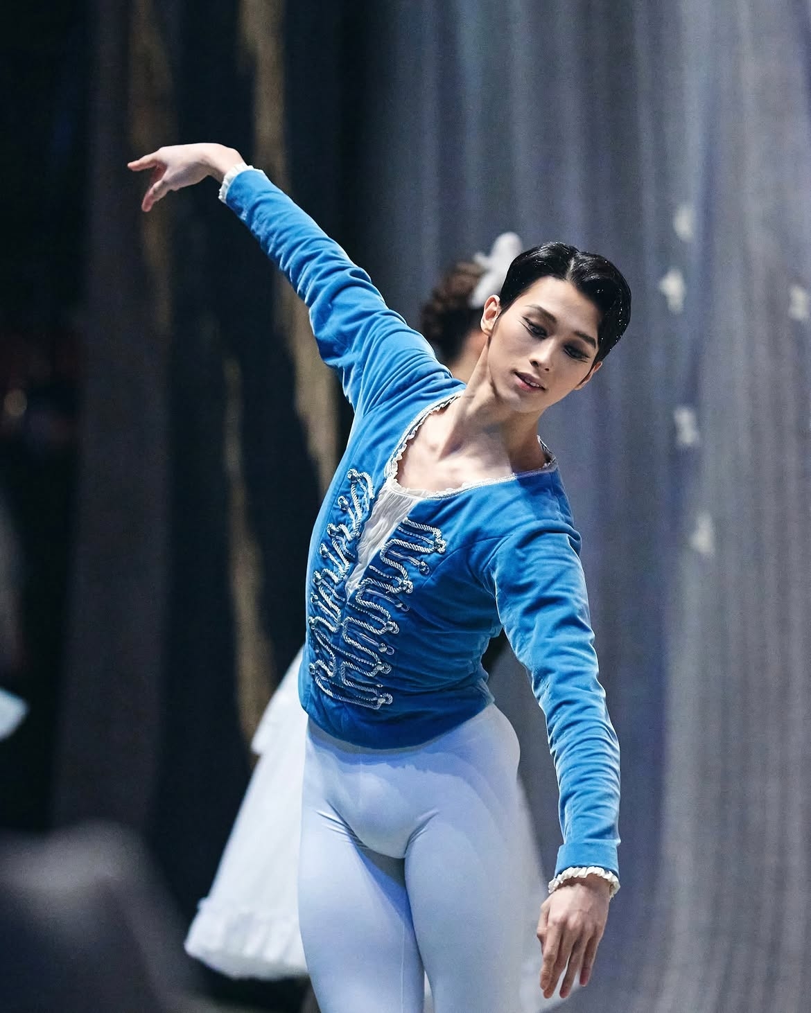 Mariinsky Ballet dancer Jeon Min-chul performs in "The Nutcracker." (@minchuljeon, Instagram)