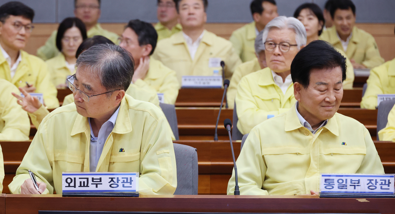 Foreign Minister Cho Hyun (L) and Unification Minister Chung Dong-young (R) attend a preparatory meeting for the 2026 Ulchi military exercise at the government complex in Seoul on Aug. 6, 2026. (Yonhap)