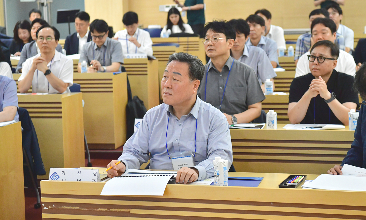 시석중 경기신보 이사장.