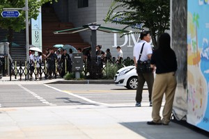 Longer lunches, more breaks as Korea’s workplaces battle heat