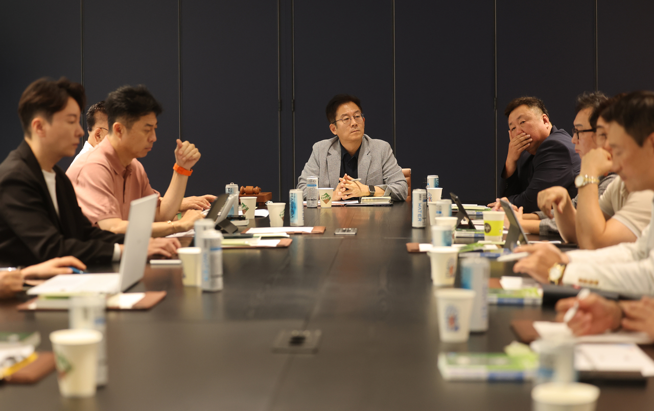 Officials attend an emergency meeting on heat wave response at the Korea Baseball Organization headquarters in Seoul's Gangnam-gu on Wednesday. (Yonhap)