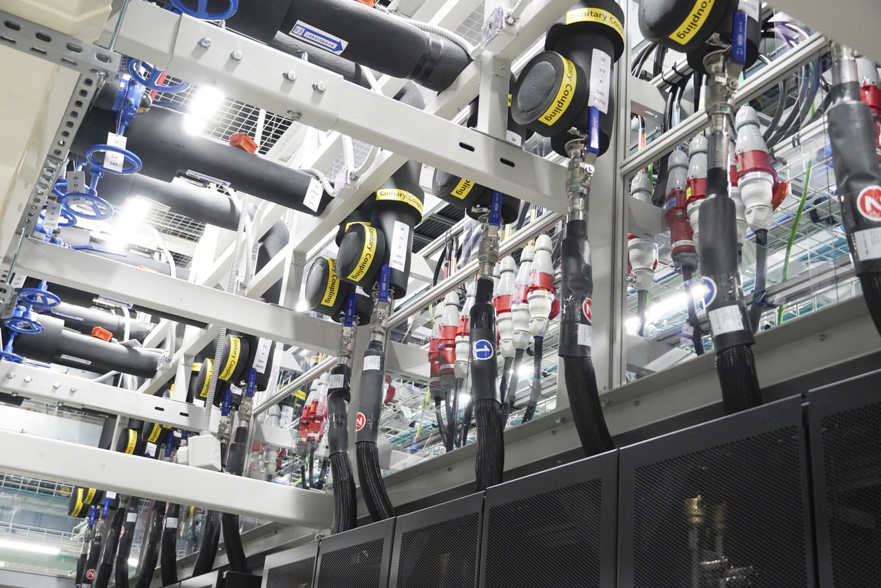Overhead liquid cooling pipes at NHN Factory X Seoul [Provided by NHN]