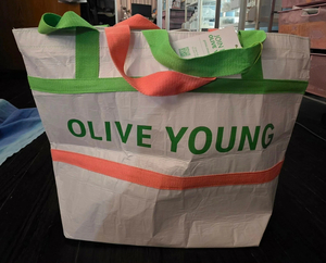 Olive Young's 3,000-won shopping bag becomes unlikely Korea souvenir