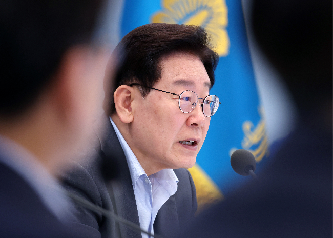 President Lee Jae Myung speaks during a joint policy briefing by the Ministry of the Interior and Safety, the National Police Agency, the Ministry of Justice and the Supreme Prosecutors’ Office at Cheong Wa Dae in Seoul on Wednesday. (Pool photo via Yonhap)