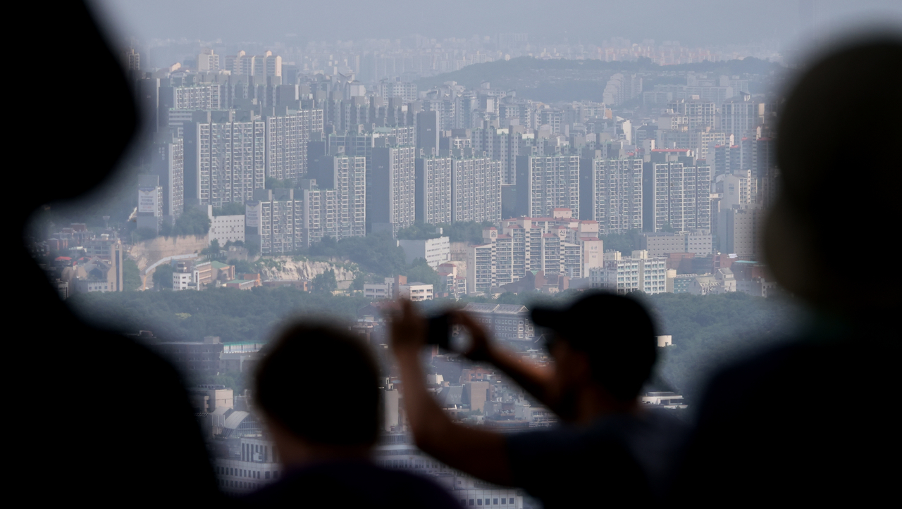 서울 남산에서 바라본 서울시내 아파트. [연합]