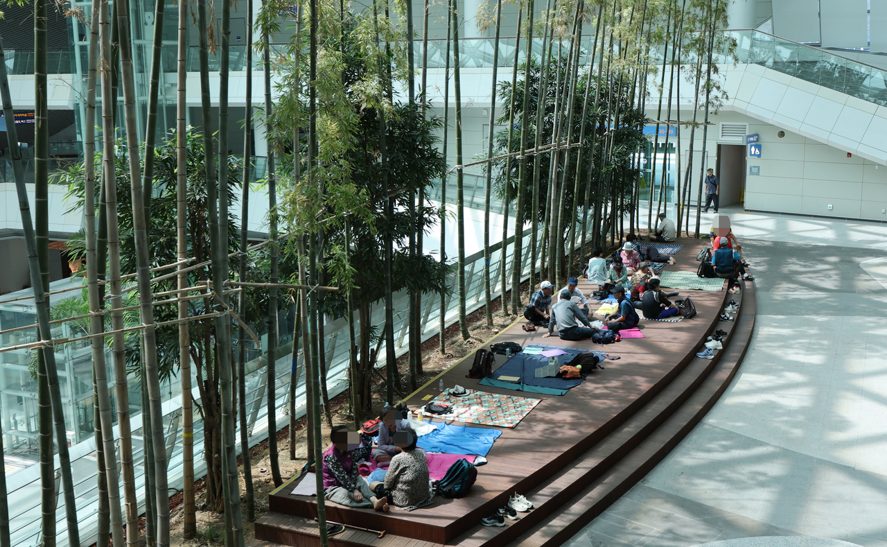 Seniors spend time inside Incheon International Airport's Terminal 2 on Wednesday. (Yonhap)