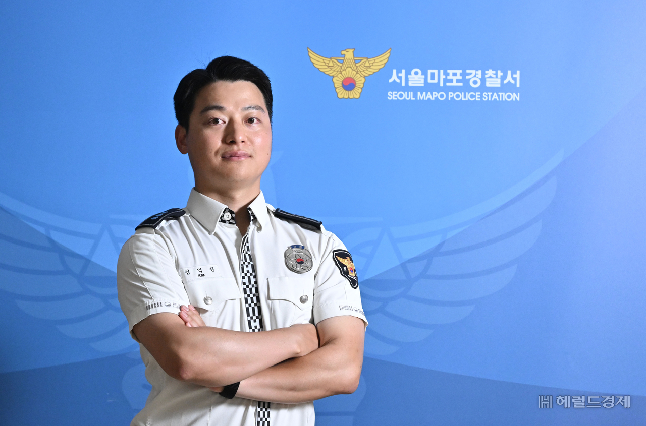 김익진 마포경찰서 교통정보센터 경장이 4일 오전 서울 마포경찰서에서 헤럴드경제와 인터뷰에 앞서 포즈를 취하고 있다. 임세준 기자