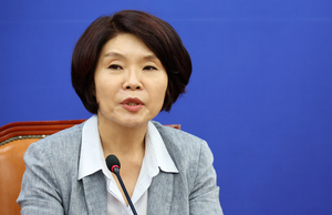 南韓執政黨否決議員「廢棄巴士改住房」提案 向年輕人致歉