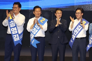 Kim extends lead over Jung in Sunday primaries
