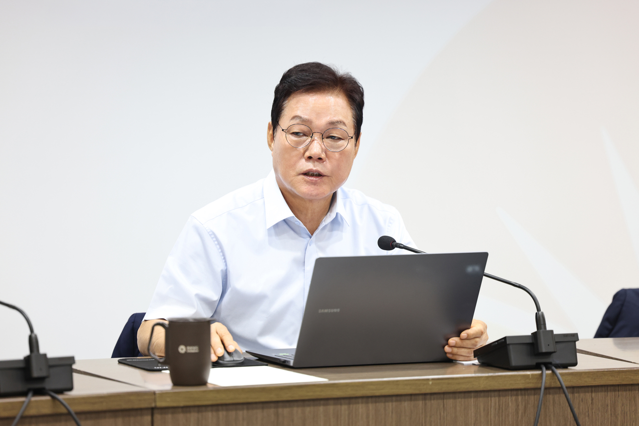 박완수 도지사가 10일 는도정회의실에서 확대간부회의를 주재하고 있다. [경남도 제공]