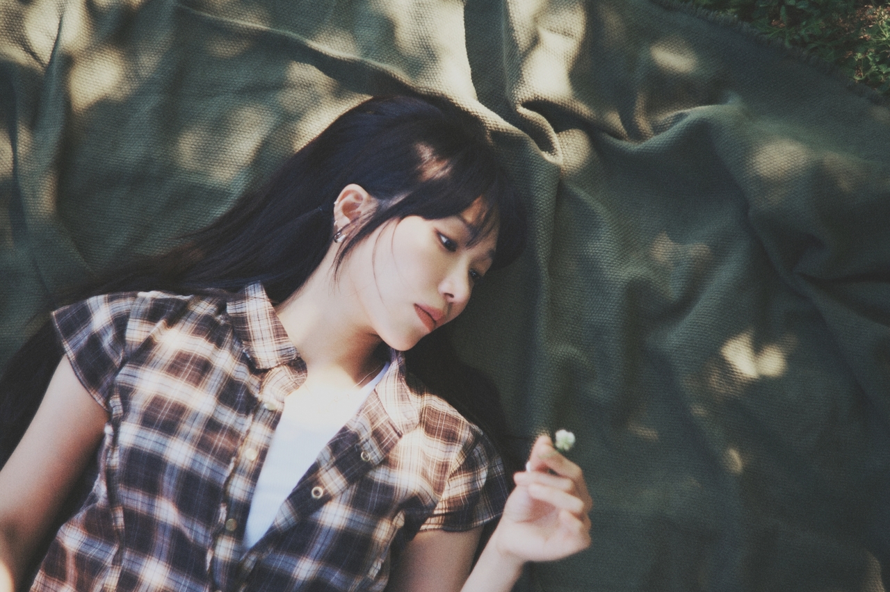 Jeong Eunji (Billions)