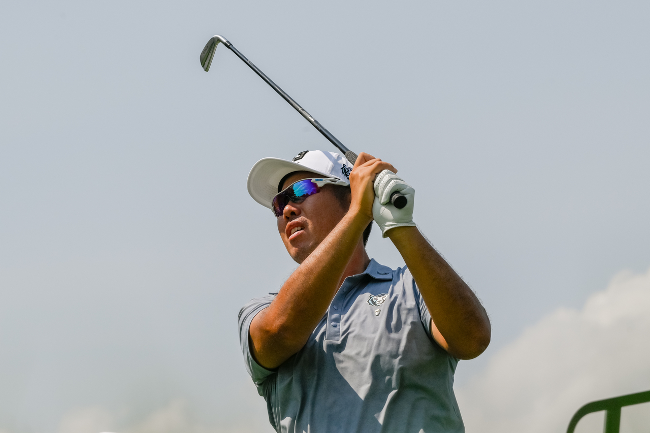 An Byeong-hun An hits from the 14th tee during the final round of LIV Golf New York at Trump National Golf Club, in Bedminster, New Jersey, Sunday.    (AP-Yonhap)