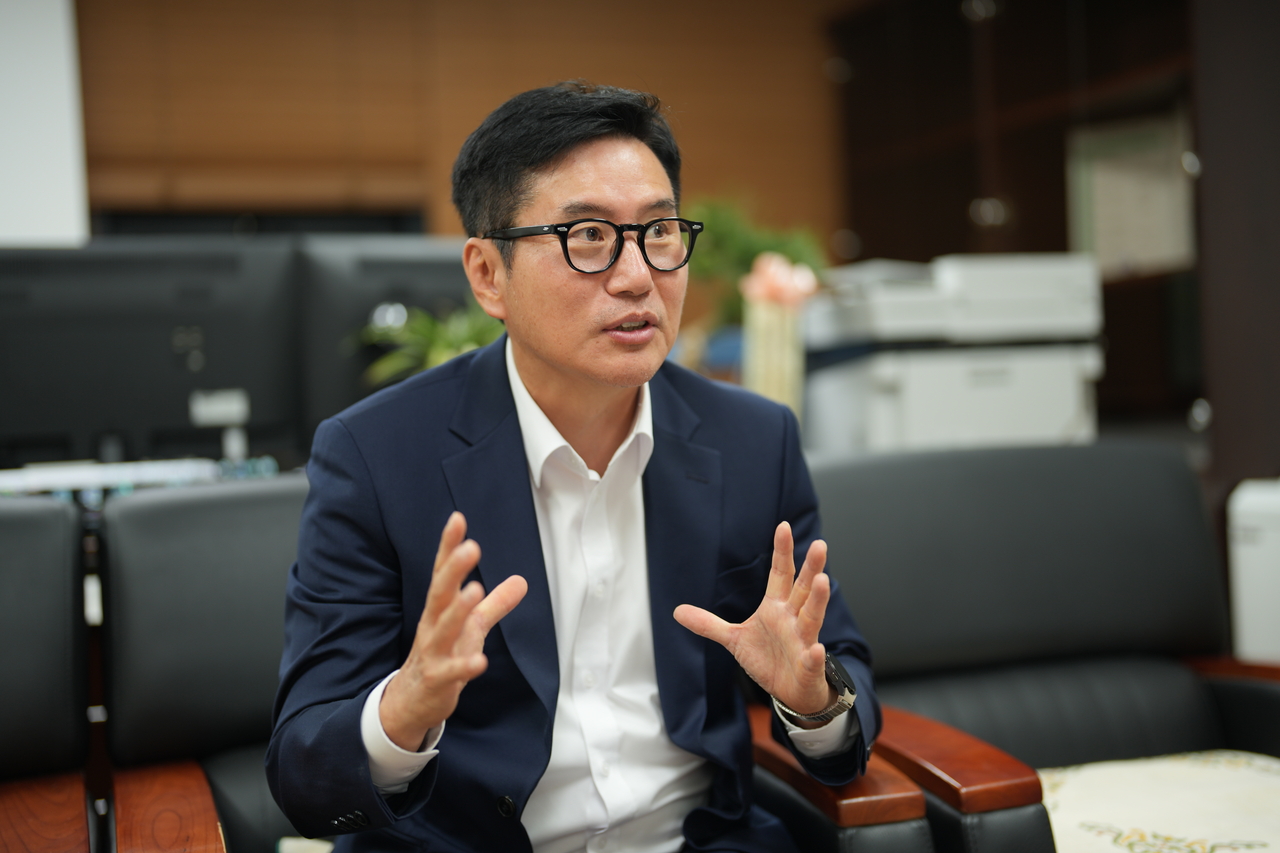 김호진 교육위원장이 10일 헤럴드경제와의 인터뷰에서 공교육 신뢰 회복을 위한 서울 교육정책의 방향에 대해 설명하고 있다. 양정원 기자