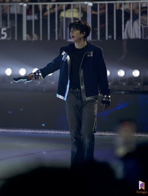 차준환, 빙판 위 그림자 군주 ‘성진우’로 완벽 변신..‘나혼렙 on ICE’ 첫 공연 성료