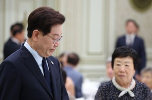 부동산·증시에 부처 갈등까지…쌓여가는 과제에 고심 깊은 靑
