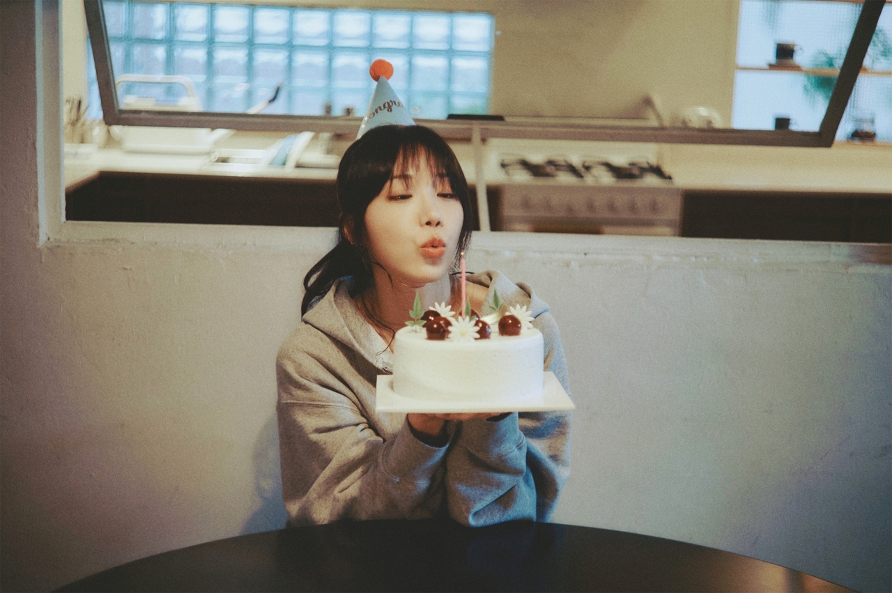 Jeong Eunji (Billions)