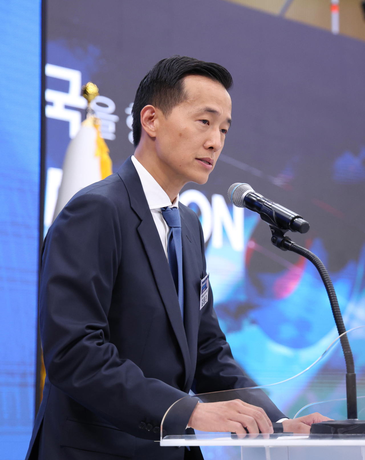 김동관 한화그룹 수석부회장이 지난 7월 3일 경남 진주시에서 이재명 대통령 주재로 열린 영남권 첨단산업 발전비전 국민보고회에서 투자계획을 발표하고 있다. 2026.7.3 [연합]