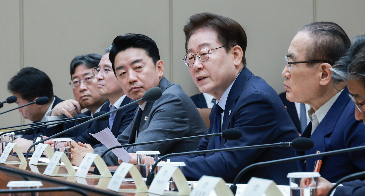 이재명 대통령이 지난달 6일 청와대에서 열린 메가프로젝트 민관합동 점검회의에서 발언하고 있다. [연합]