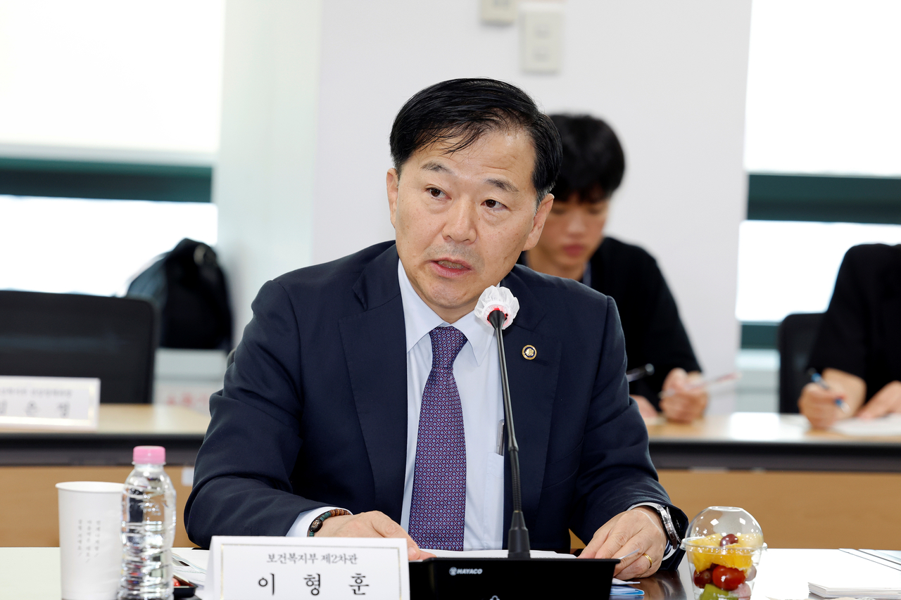 Vice Minister of Health and Welfare Lee Hyung-hoon speaks at the third Central-Local Consultative Body on Regional, Essential and Public Healthcare Promotion Strategy, held at the International Electronics Center in Seocho-gu, Seoul, on July 7. [Yonhap]