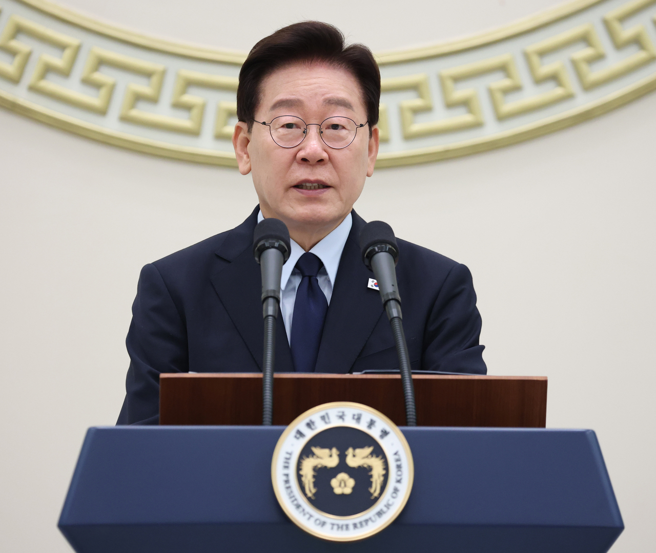President Lee Jae Myung speaks at a luncheon for victims of state violence held at the Blue House guesthouse in Seoul on Aug. 7 to mark the launch of the third term of the Truth and Reconciliation Commission. (Yonhap)