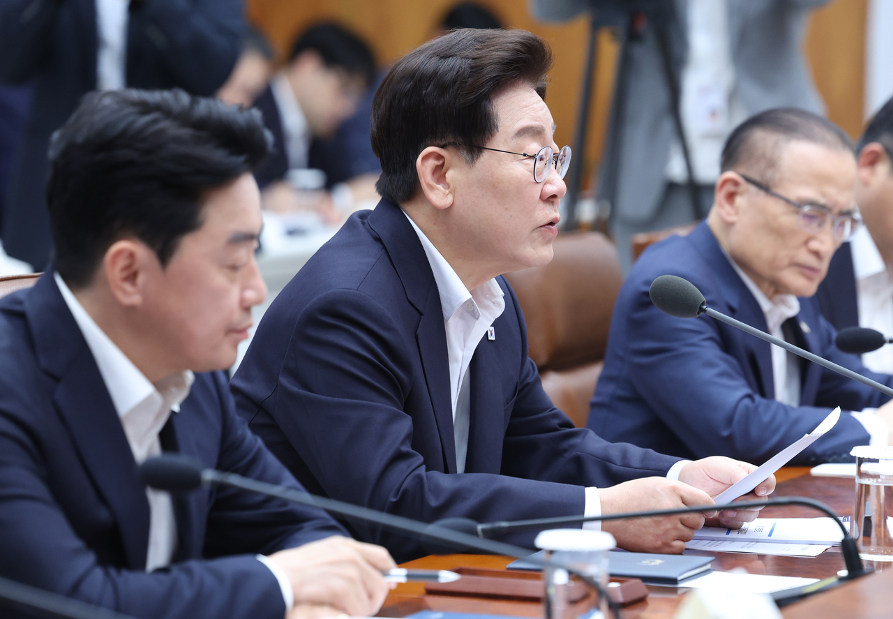 이재명 대통령이 10일 청와대에서 열린 메가프로젝트 민관합동 제2차 점검회의에서 발언하고 있다. [연합]