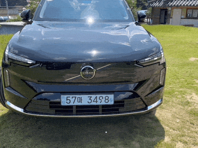 Volvo’s EX90 Twin Motor Performance SUV (Byun Hye-jin/The Korea Herald)