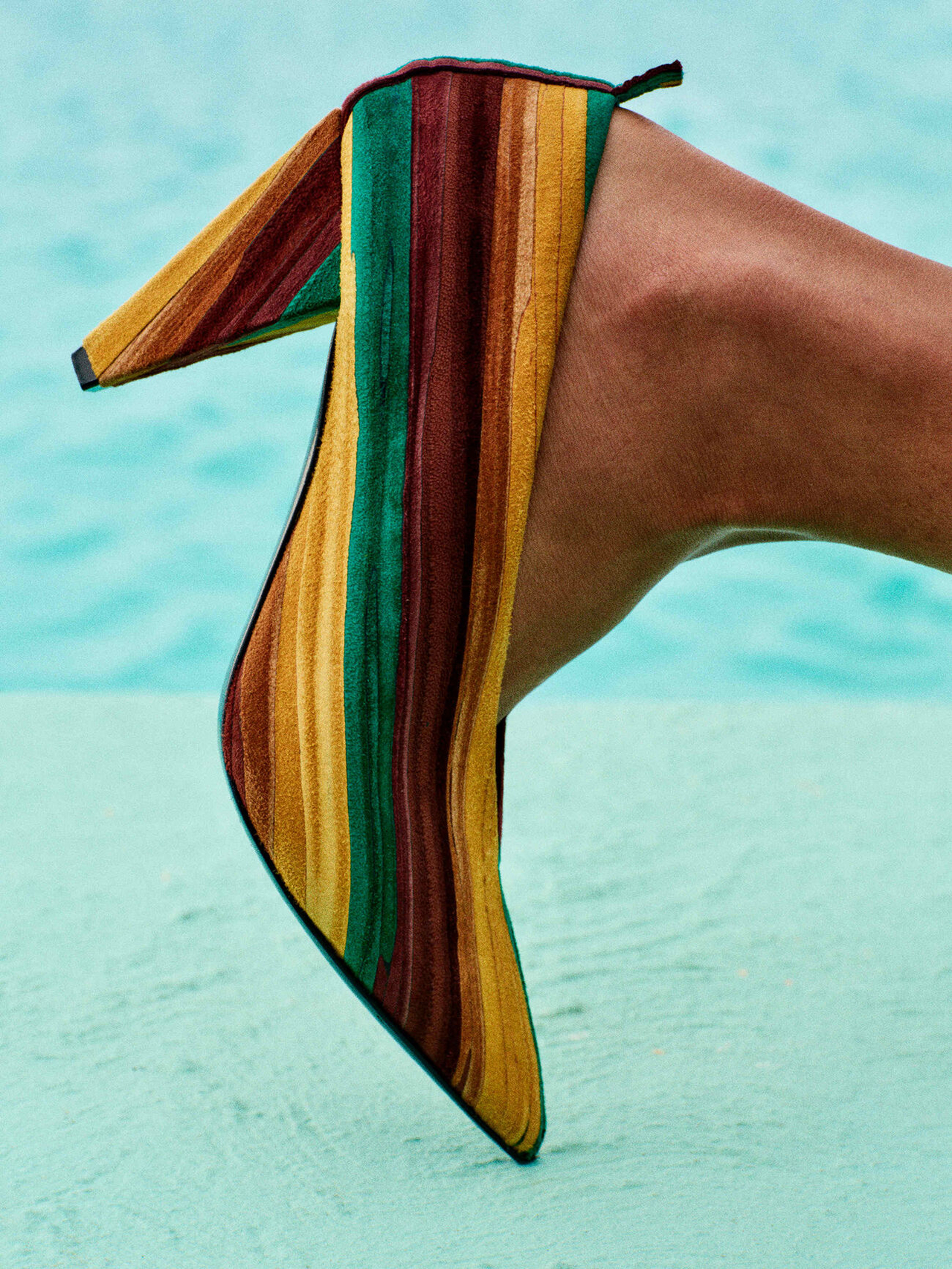 Origami Cubic Pump in skived leather from Loewe's Fall-Winter 26 Precollection campaign (Loewe)