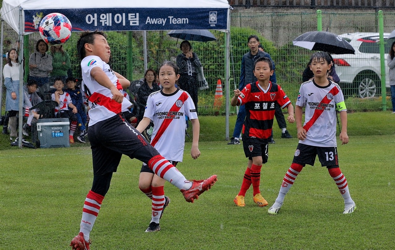 경주가 늦여름 전국 유소년 축구 선수들의 뜨거운 승부로 달아오른다.[경주시 제공]