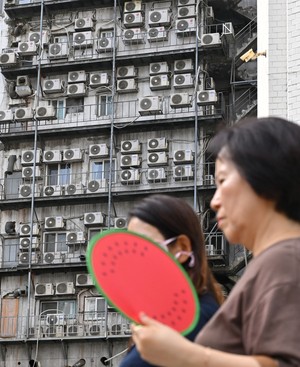 [헤럴드pic] 바쁘게 돌아가는 에어컨 실외기