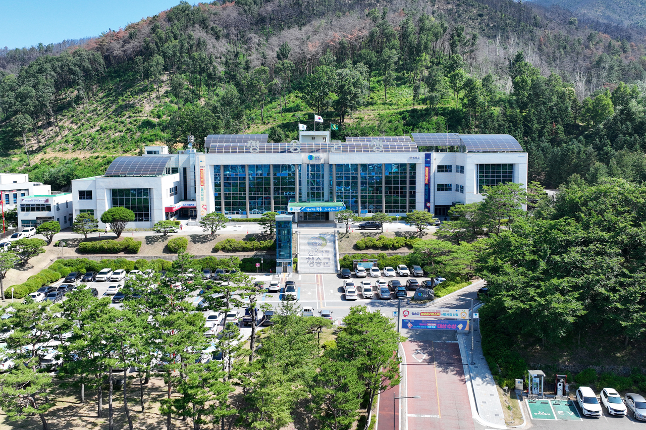 청송군청사 전경.[창송군 제공]
