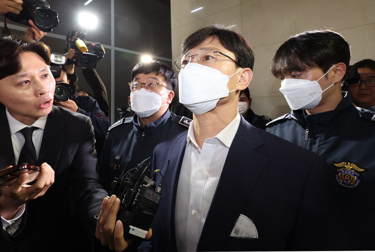 Lim Seong-geun (Center), a retired two-star general and former head of the 1st Marine Division, appears before the special counsel team in southern Seoul, in this file photo from Oct. 31, 2025. (Yonhap)