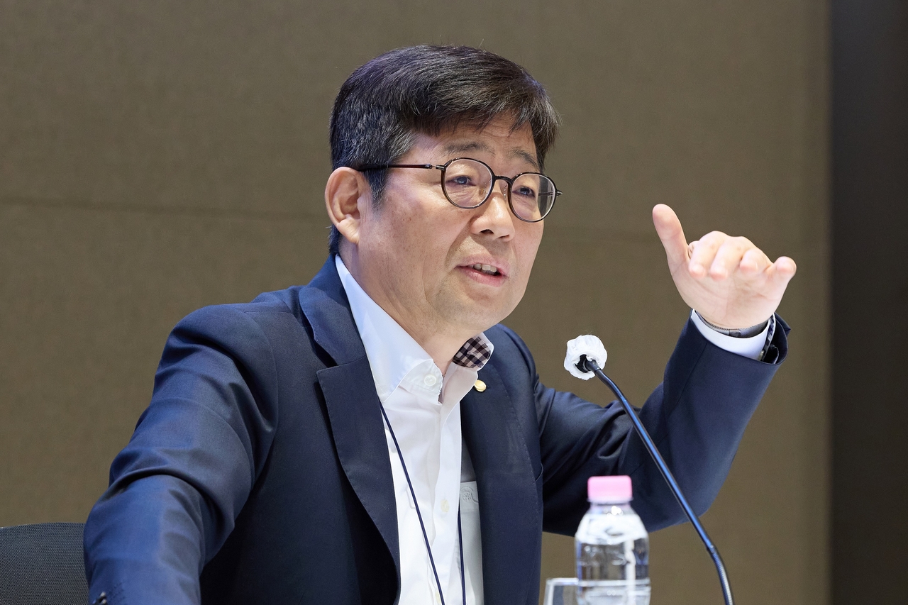 유상대 한국은행 부총재가 11일 오전 기자간담회에서 발언하고 있다. [한국은행 제공]