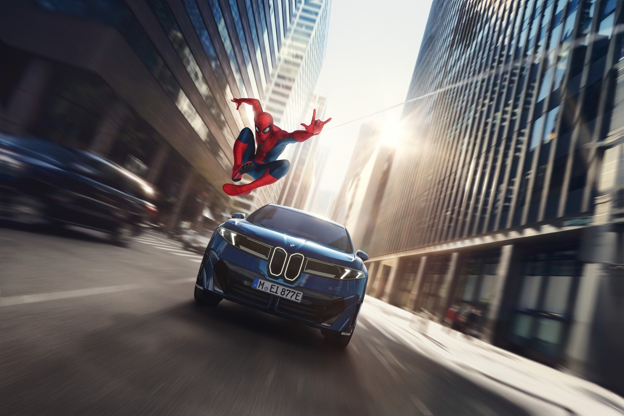 스파이더맨과 더 뉴 BMW iX3.  [BMW 제공]