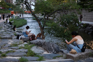 Smoking, drinking to be banned at Cheonggyecheon
