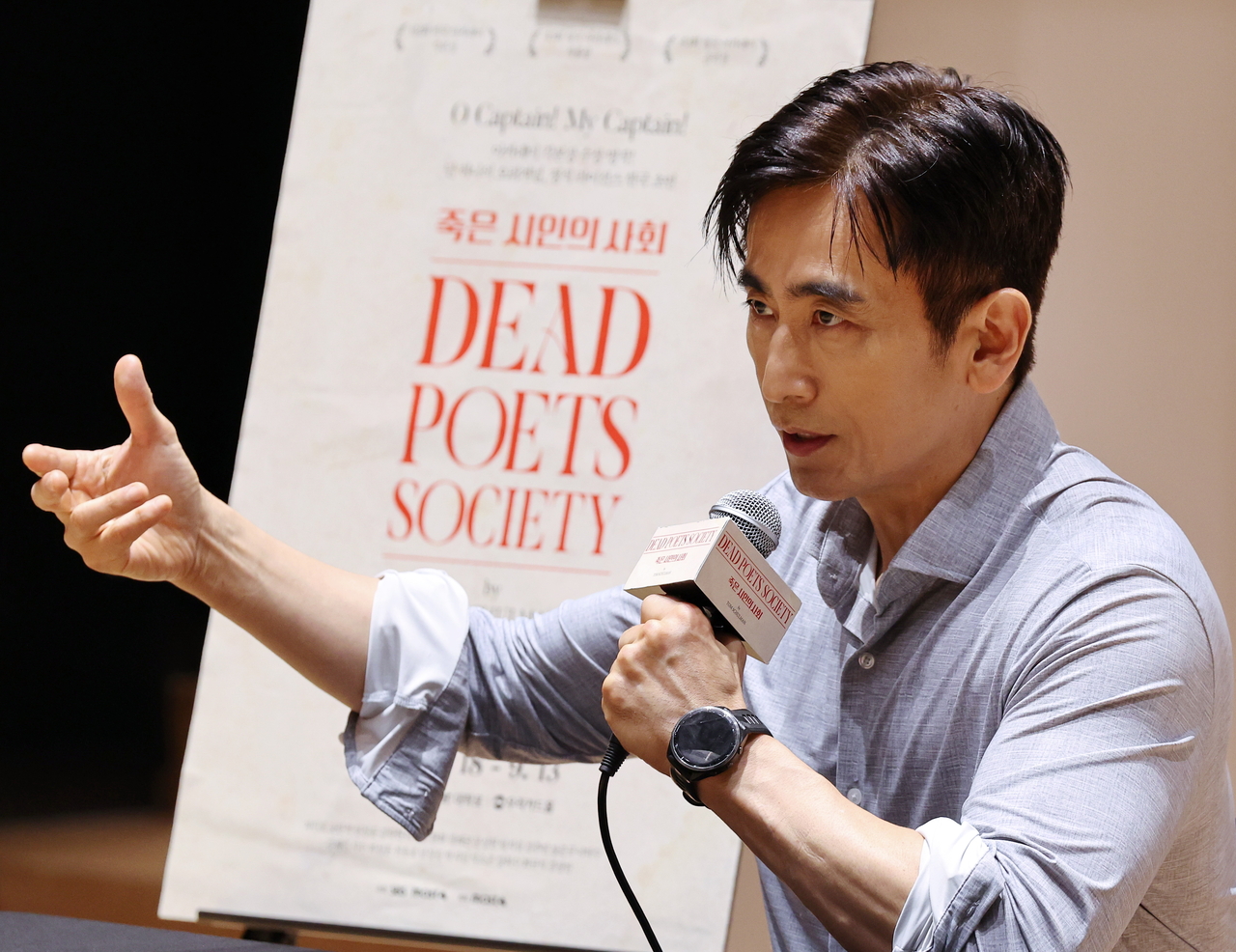 Cha In-pyo speaks during a press conference for the Korean production of "Dead Poets Society" at Nol Theatre Daehangno in Seoul on Tuesday. (Yonhap)