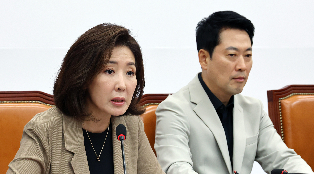 나경원 국민의힘 의원은 12일 은행권 대출한도 소진 임박으로 국민들이 주택담보대출 등을 위해 ‘오픈런’으로 대변되는 선착순 경쟁을 벌이는 것과 관련해 ‘이재명식 빚의 혁명’이라고 비판했다. [연합]