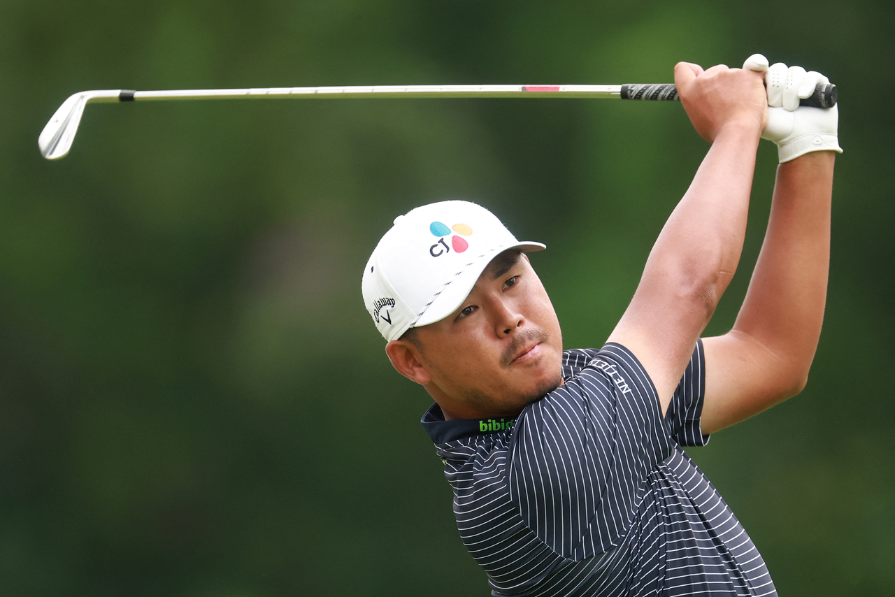 Kim Si-woo of South Korea tees off on the ninth hole during the final round of the Rocket Classic at Detroit Golf Club in Detroit on Aug. 2. (Getty Images)