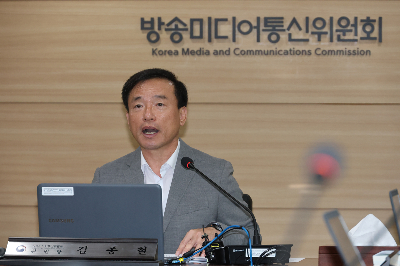 Korea Media and Communications Commission Chairperson Kim Jong-cheol presides over the commission’s 27th meeting at the Government Complex Gwacheon on Wednesday. (Yonhap)