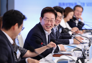 Lee vows full backing for 7 future industries to drive next wave of growth
