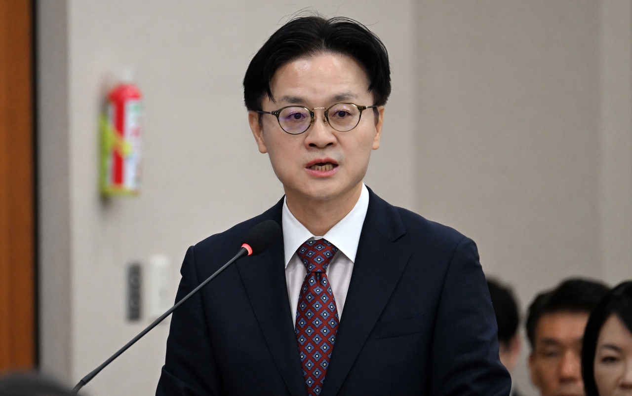 김정관 산업통상부 장관이 12일 오전 서울 여의도 국회에서 열린 산업통상자원중소벤처기업위원회 전체회의에서 업무보고를 하고 있다. 이상섭 기자