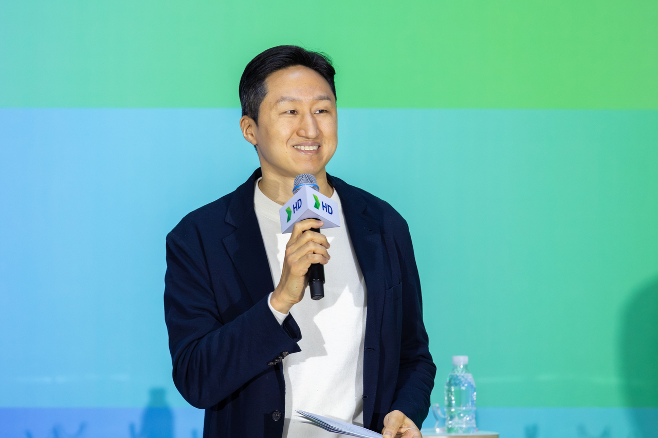 HD Hyundai Executive Chair Chung Ki-sun delivers a New Year’s address at the group’s kickoff event, “Opening 2026,” at the HD Hyundai Global R&D Center in Seongnam, Gyeonggi Province, on Jan. 5. (HD Hyundai)