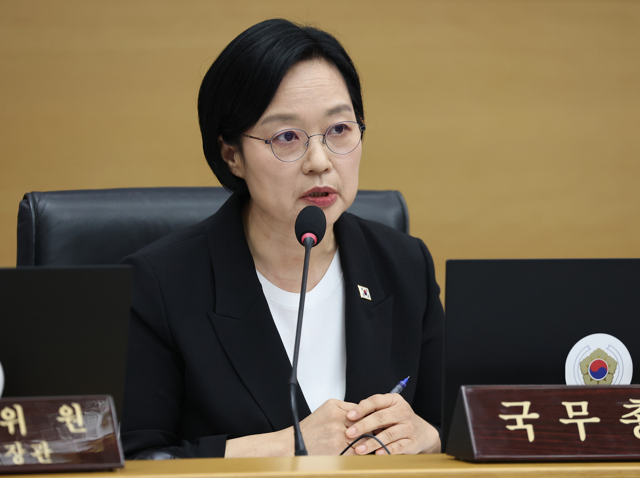 Prime Minister Han Seong-sook speaks at a Cabinet meeting held at Government Complex Sejong on Tuesday. [Yonhap]