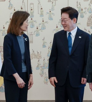 李대통령, 스틸 美 대사 만나 “한미 현안 원만히 풀어나갈 수 있을 것”