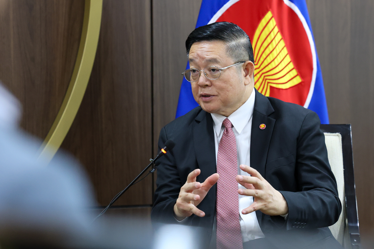 ASEAN Secretary-General Kao Kim Hourn speaks to a group of Korean reporters at the ASEAN Secretariat in Jakarta on Aug. 8, 2026, during a media exchange program organized by the ASEAN-Korea Centre. (ASEAN-Korea Centre)