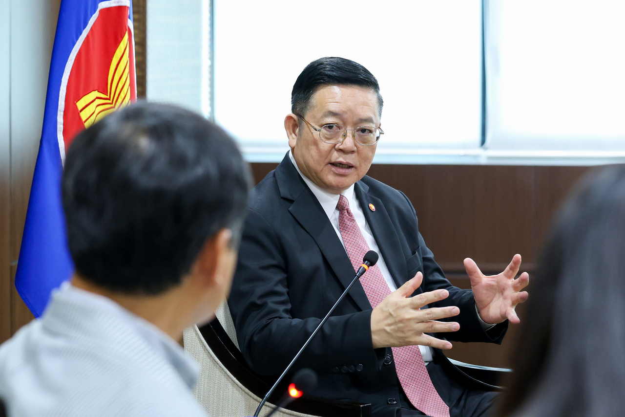 ASEAN Secretary-General Kao Kim Hourn speaks to a group of Korean reporters at the ASEAN Secretariat in Jakarta on Aug. 8, 2026, during a media exchange program organized by the ASEAN-Korea Centre. (ASEAN-Korea Centre)