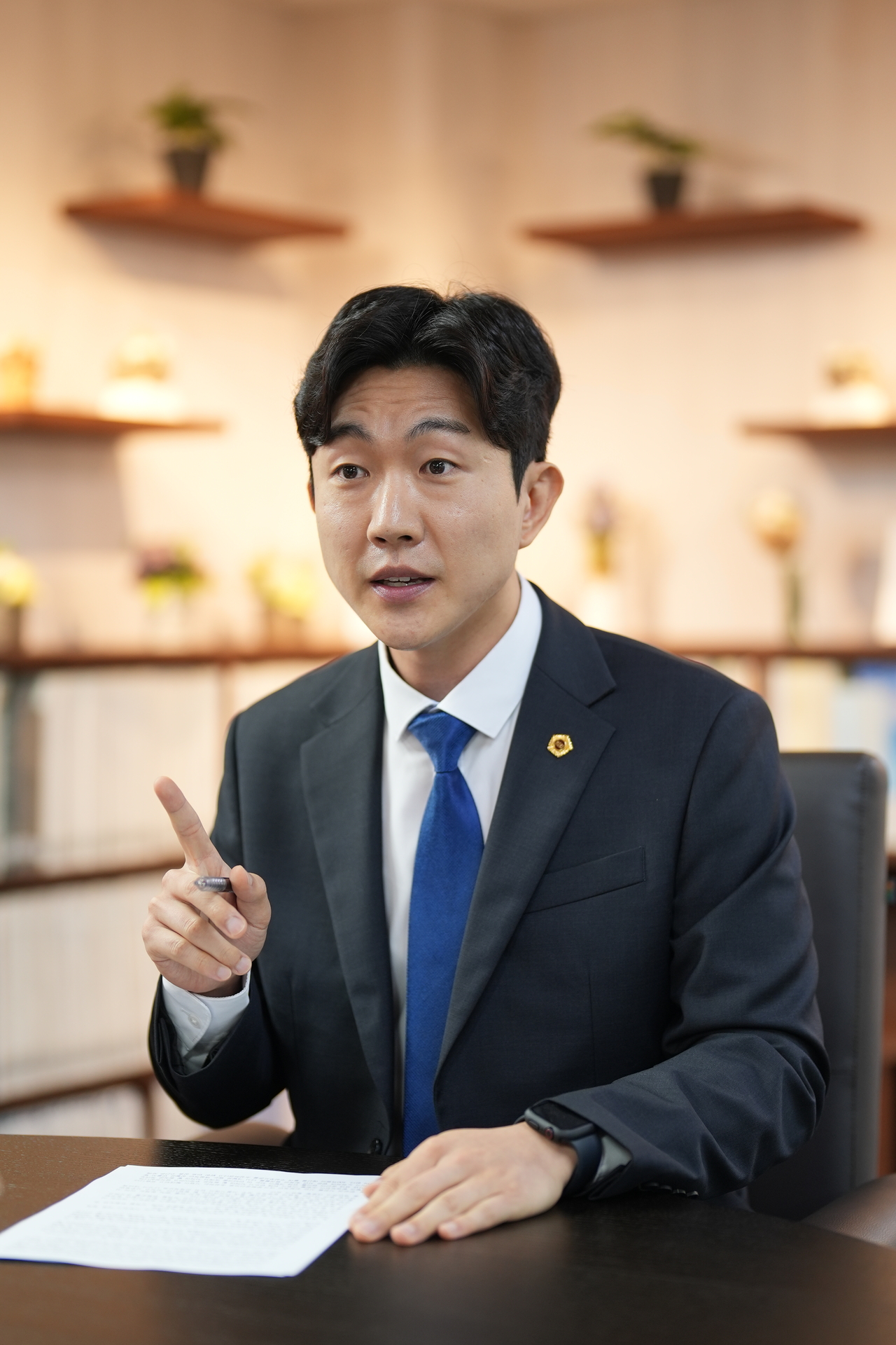 홍 부위원장이 한강 개발 정책과 한강버스 운영 현안을 짚으며 향후 개선 방향에 대해 이야기하고 있다. 양정원 기자