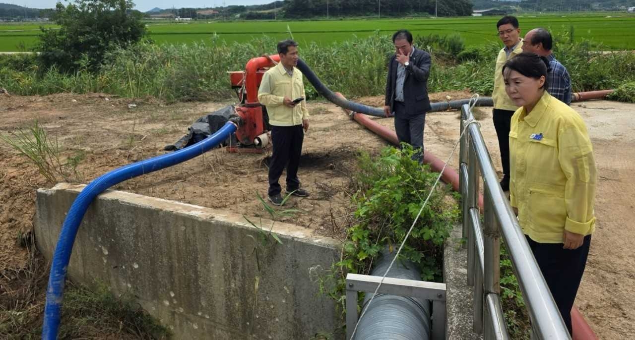 The Jeonnam-Gwangju Integrated Special City Waterworks Authority is taking preemptive steps to address a drought after the reservoir level at Dongbok Dam — the main water source for the Gwangju area — continued to fall due to a recent rainfall shortage, while urging residents to actively conserve water in their daily lives.