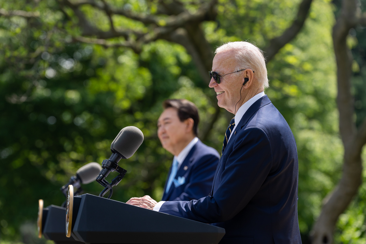 President Yoon Suk Yeol (left) and US President Joe Biden hold a joint news conference in the Rose Garden of the White House in Washington on April 26, 2023. (White House)