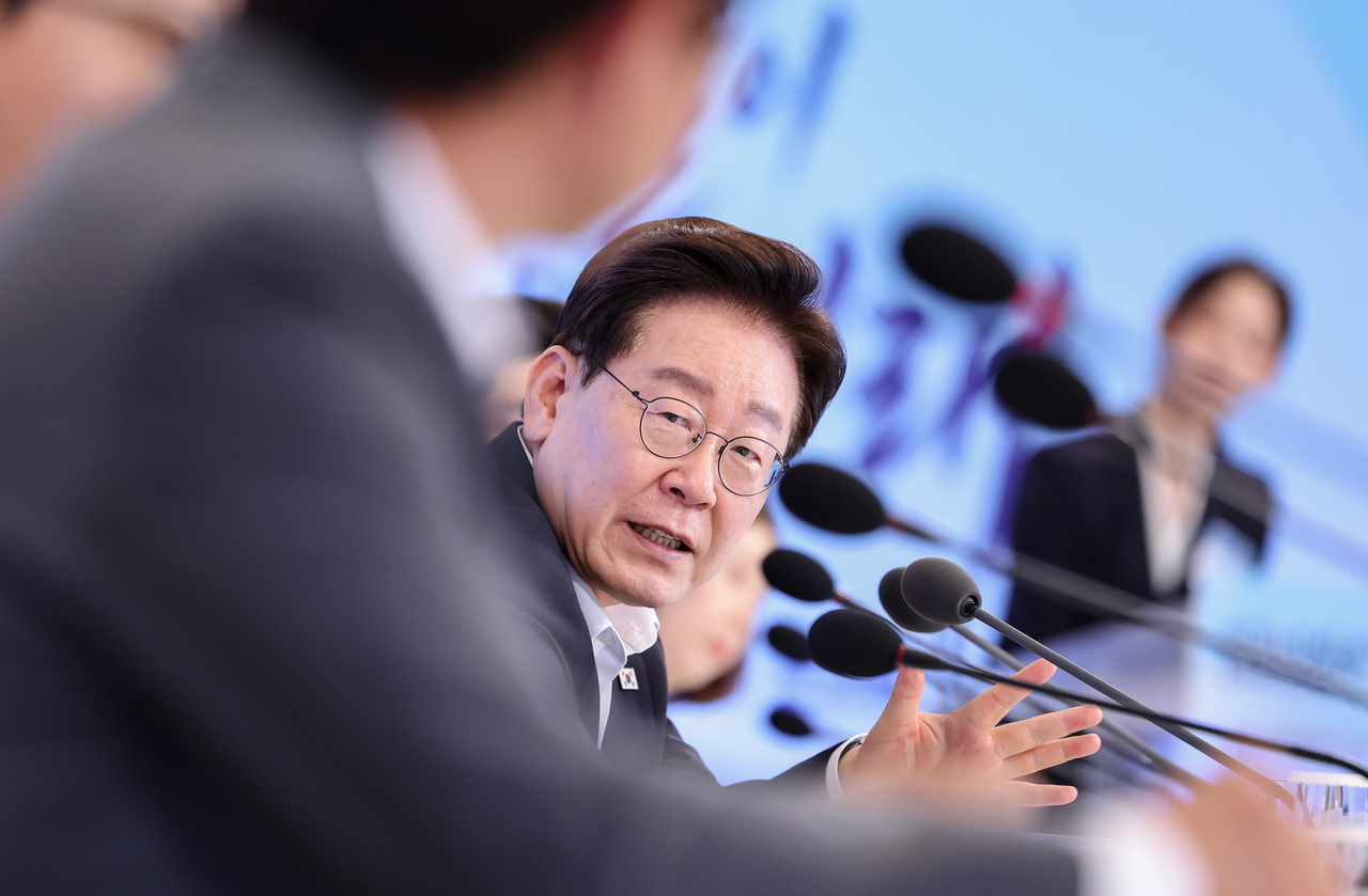 이재명 대통령이 지난 12일 청와대에서 열린 미래성장동력 ‘7대 SEED’ 보고회에서 발언하고 있다. [연합]