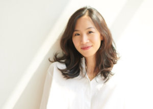 Singer Lee So-eun debuts as script writer for family musical 'Battery Mommy'